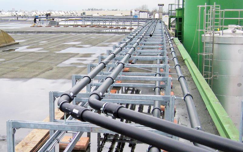Pneumatic conveying of raw materials outside